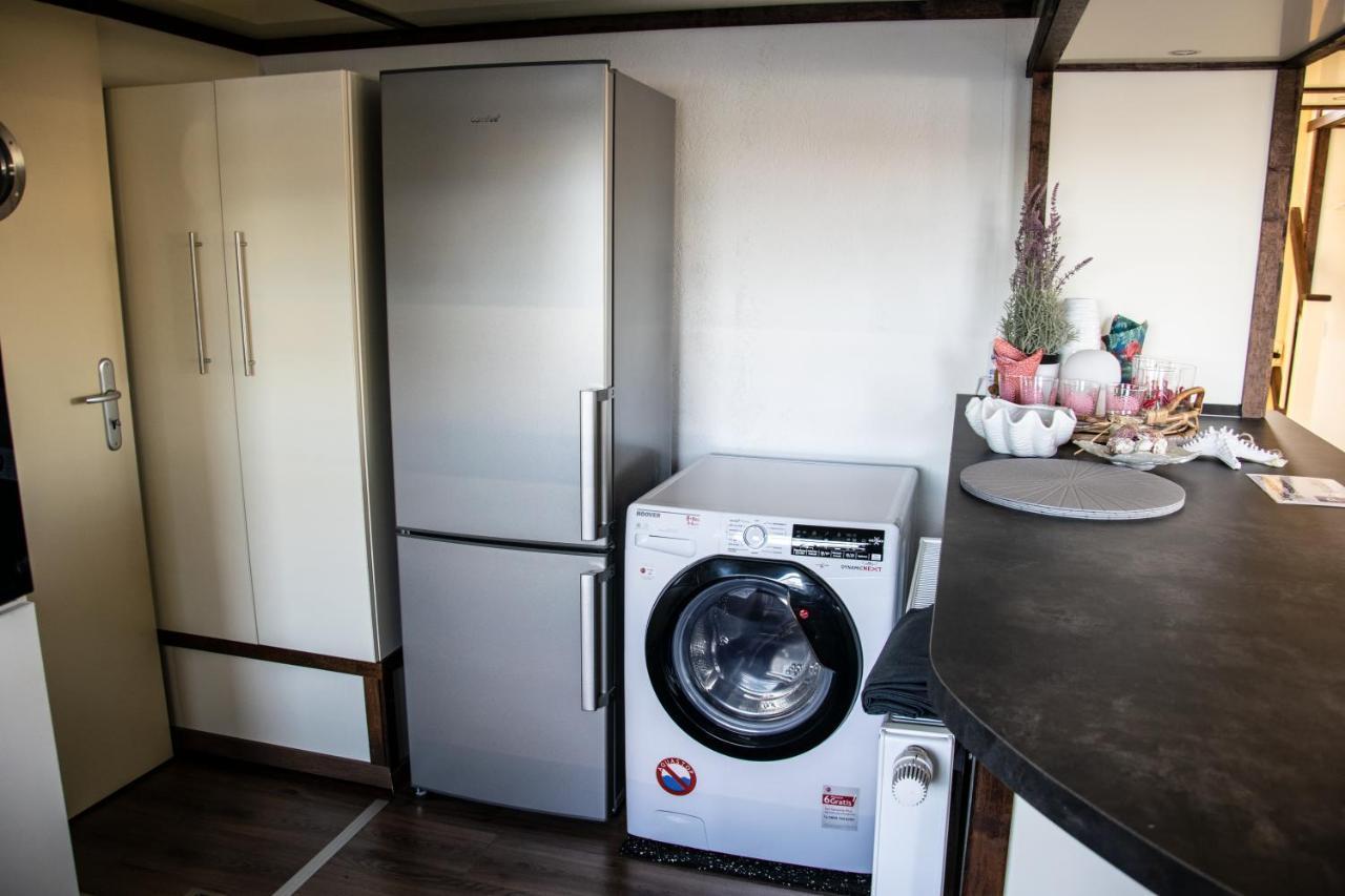 Island-Dreams Hausboot Cecilie Apartment ชลีสวิก ภายนอก รูปภาพ