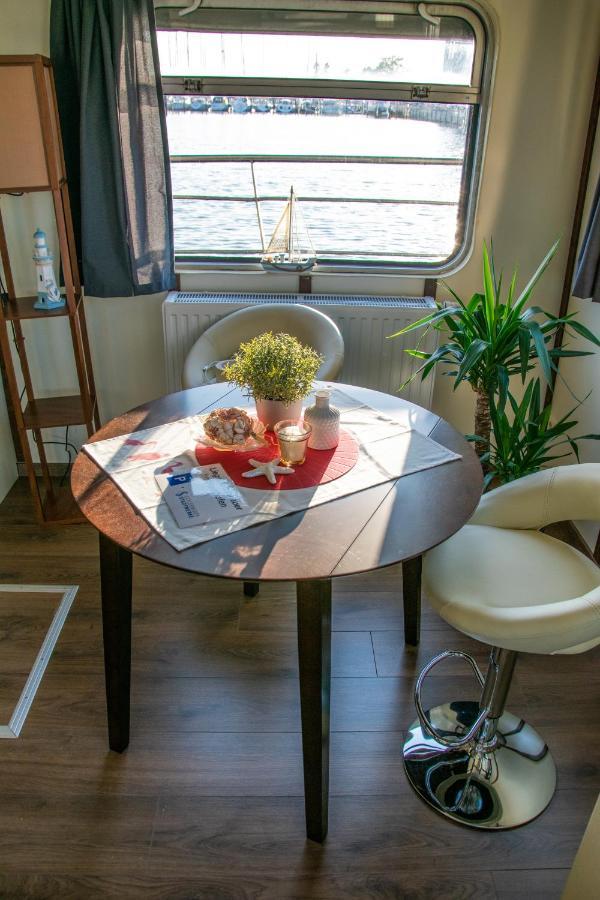 Island-Dreams Hausboot Cecilie Apartment ชลีสวิก ภายนอก รูปภาพ